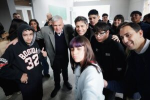 En la inaguración de una nueva escuela:Kicillof apuntó contra el Gobierno por el desvío de fondos para rutas: “Milei se está robando todos los recursos”