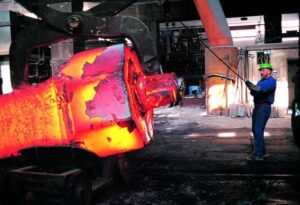 EL GOBIERNO ROMPE PUESTOS DE TRABAJO/La industria argentina en caída libre: estiman que se perderán 105.000 empleos en 2026