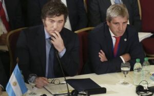 El Gobierno multiplicó su ya millonaria deuda «flotante» con empresas y organismos, pero ni así logró el «superávit» pactado con el FMI