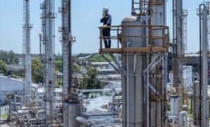 Pampa Energía consumó el cierre de la única planta productora de caucho sintético del país: «Casi 100 compañeros tuvieron que agarrar el acuerdo»