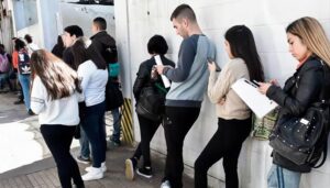 Casi 7 de cada 10 jóvenes en Argentina están desocupados, inactivos o en la informalidad