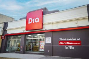 BAJOS SALARIOS CAE EL CONSUMO: en junio, las ventas en supermercados y mayoristas cayeron 3,1% interanual