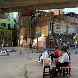 Cuatro de cada cinco hogares de barrios populares están endeudados: el 45% de los préstamos es para comida