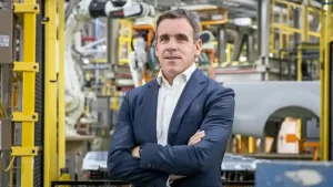 En medio del cierre de empresas del sector, el CEO de Ford avisó que las autopartes «podrían resultar más baratos si se importaran desde China» y que se venderán menos autos/¿Despidos en puerta?