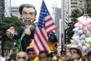 BRASIL/ COMICIOS/ Si gana las elecciones, Flávio Bolsonaro quiere implantar el modelo de Marco Rubio en la política exterior de Brasil